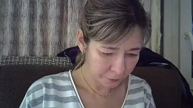 EllaJohnsonX on StripChat 