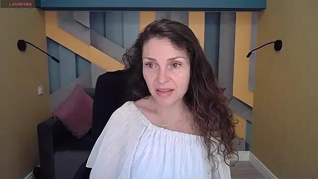 EllaLong from StripChat