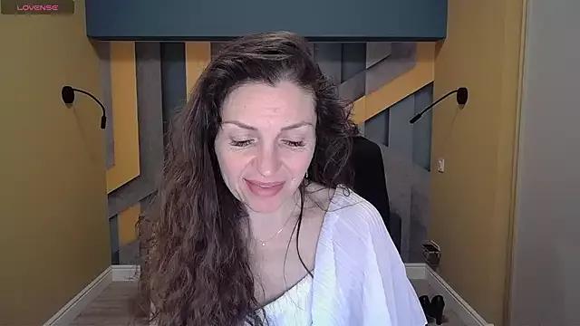EllaLong from StripChat