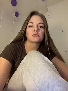 EllaMoonlight on StripChat 