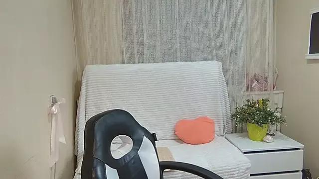 EllaPork from StripChat