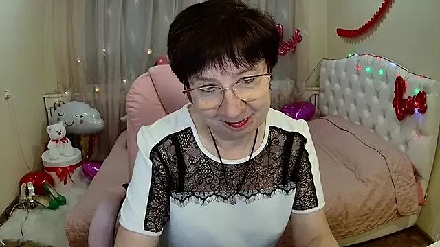 EllaPork from StripChat