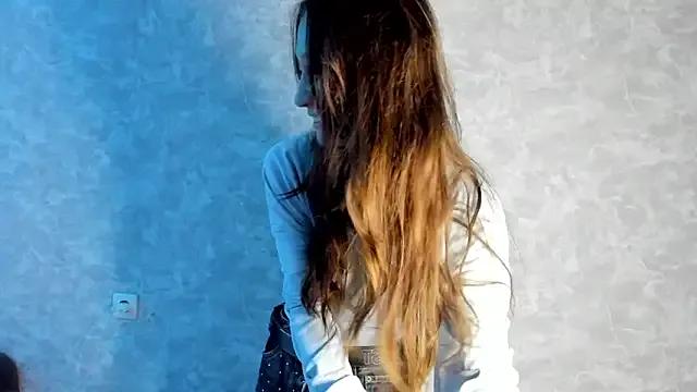 EllaSky_xoxo from StripChat