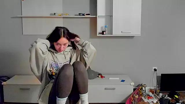 EllaSky_xoxo from StripChat