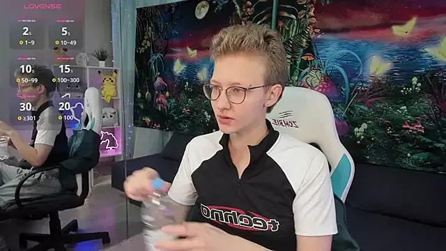 Try our streaming cams variety and talk on a personal level with our adorable girls streamers, showing off their bountiful shapes and dildos.