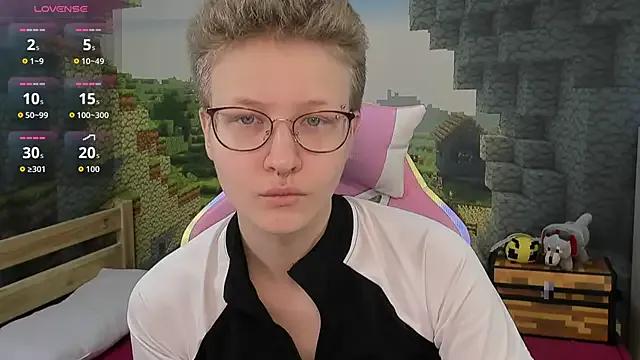 EllaSloan from StripChat is Freechat