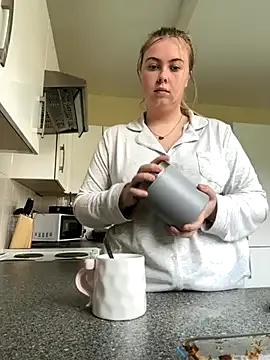 EllaSmithxox from StripChat