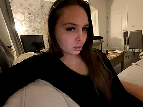 EllaStarrxxx on StripChat 