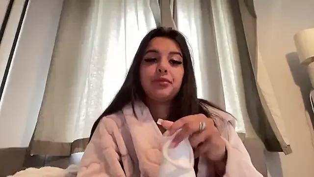 elle_amourxo from StripChat is Freechat