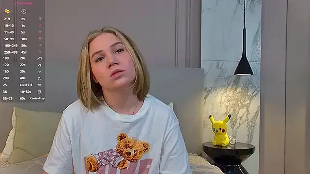 EllenaGreen from StripChat