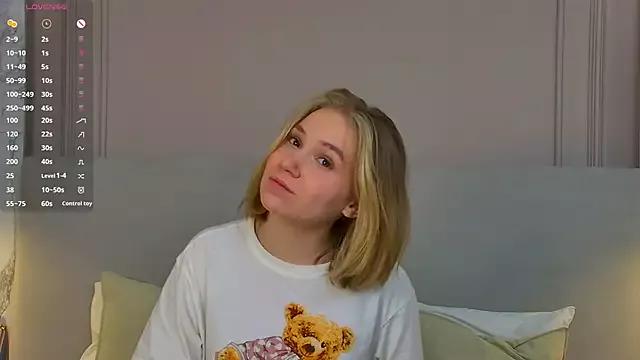 EllenaGreen from StripChat