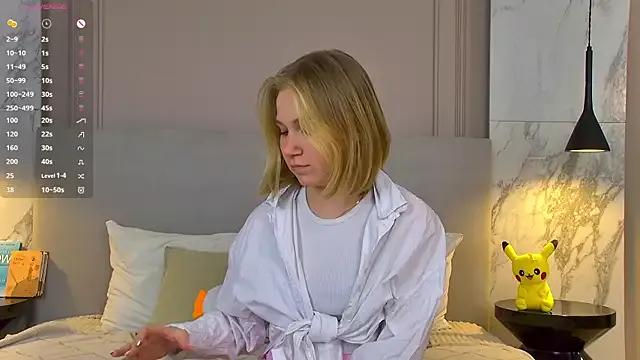 EllenaGreen from StripChat
