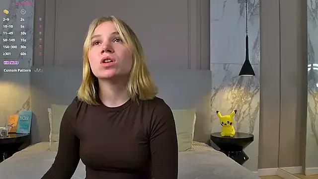 EllenaGreen from StripChat