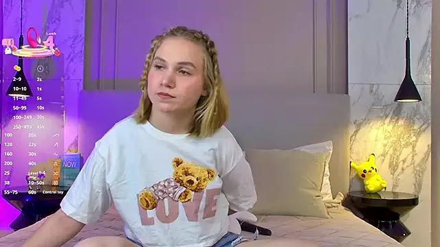 EllenaGreen from StripChat