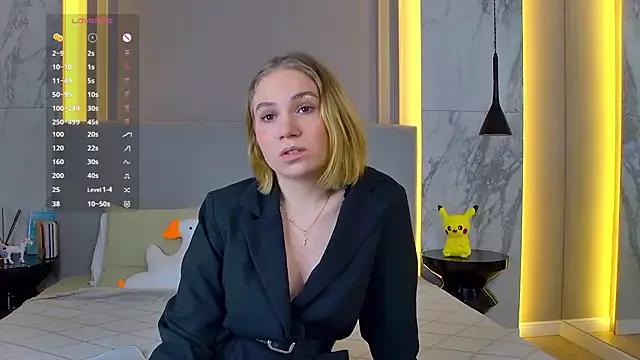 EllenaGreen from StripChat