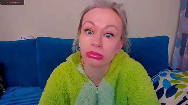 EllenMoore on StripChat 