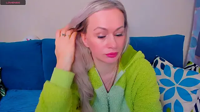 EllenMoore on StripChat 