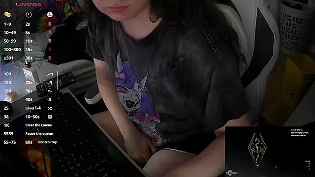 Elli-Ixby from StripChat is Freechat