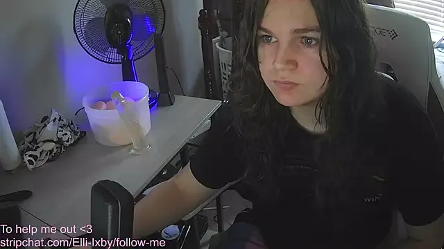 Elli-Ixby from StripChat is Freechat