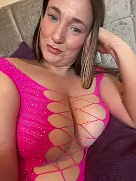 Ellie_lush_curves from StripChat
