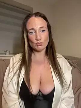 Ellie_lush_curves from StripChat