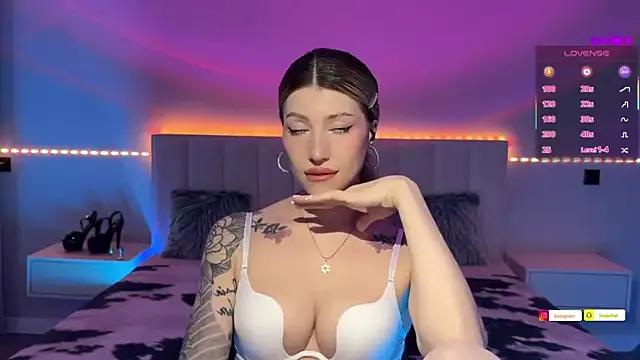 ellie_miu from StripChat