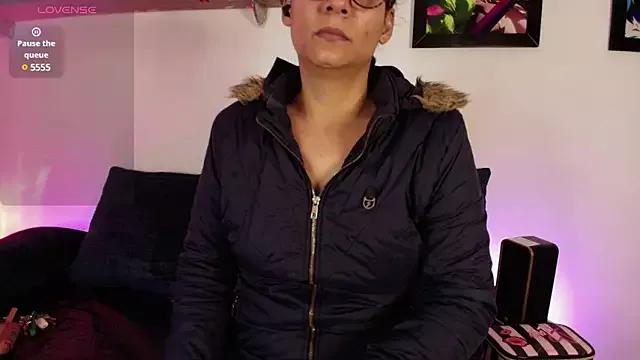 Elliee_ from StripChat