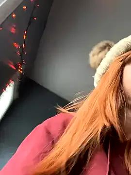 EllieELf from StripChat is Freechat