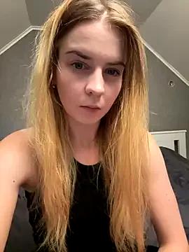 Ellieen from StripChat