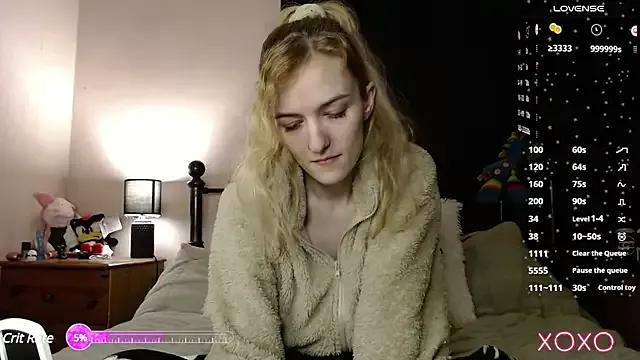 EllieeRose from StripChat is Freechat