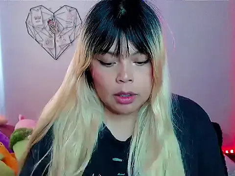 EllieMoonX from StripChat