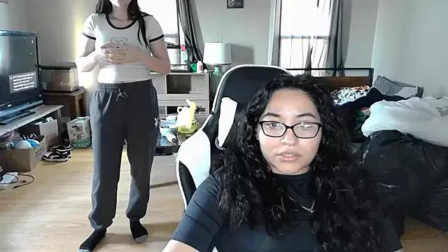 Elliewgfs from StripChat