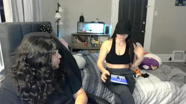Elliewgfs from StripChat