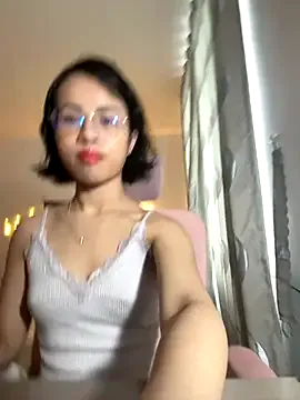 EllieYoon on StripChat 
