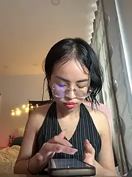 EllieYoon on StripChat 