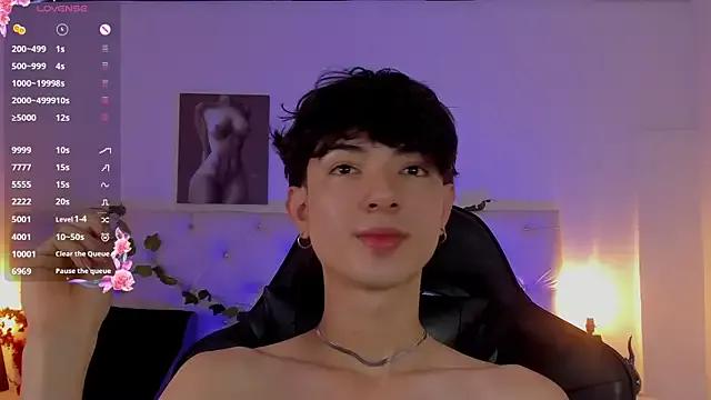 Elliot_younng from StripChat