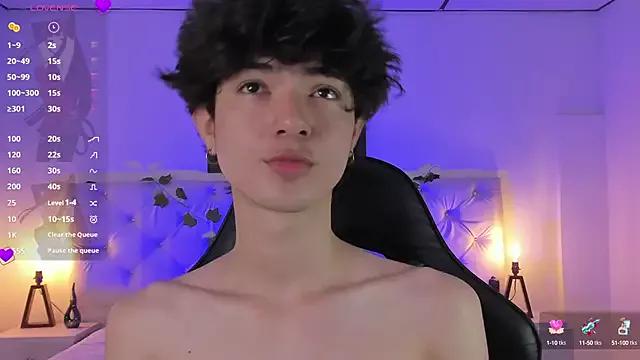 Elliot_younngg from StripChat is Freechat