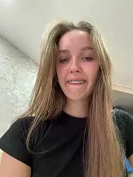 ElliRose from StripChat is Freechat