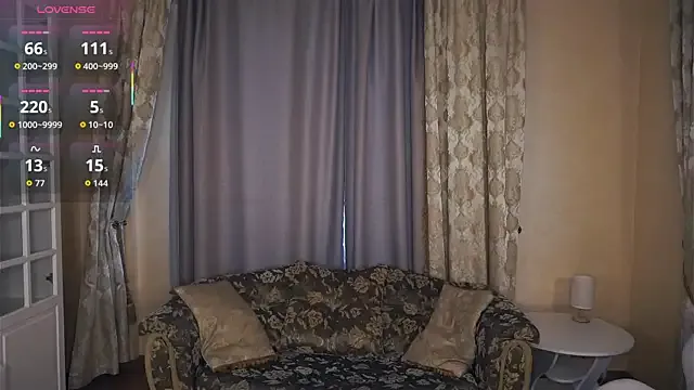 ElliRusk from StripChat is Freechat