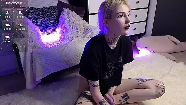 Elliss_moon from StripChat is Freechat