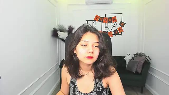 ElliVensda from StripChat is Freechat