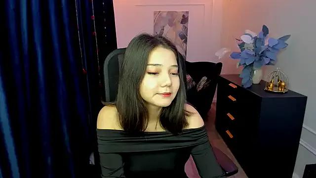 ElliVensda from StripChat is Freechat