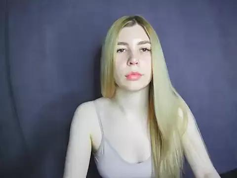 ElllaNuar from StripChat