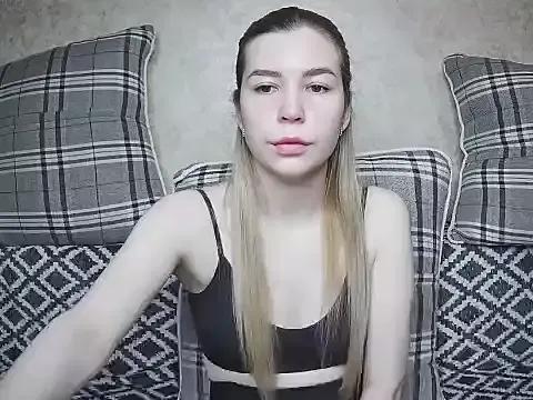 ElllaNuar from StripChat