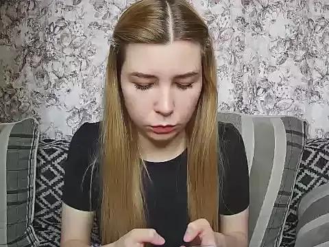 ElllaNuar from StripChat