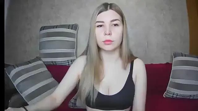 ElllaNuar from StripChat