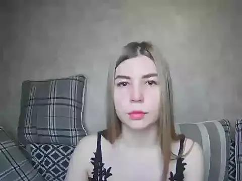 ElllaNuar from StripChat