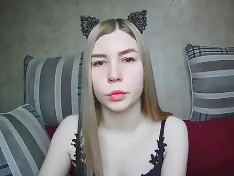 ElllaNuar from StripChat