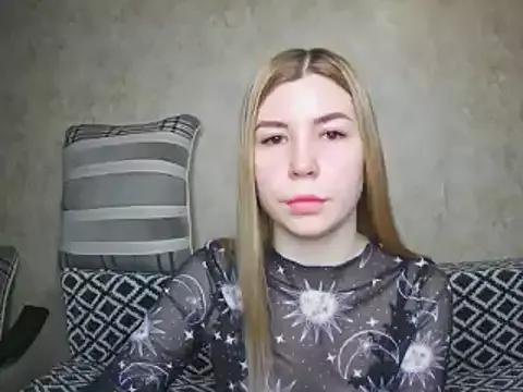 ElllaNuar from StripChat