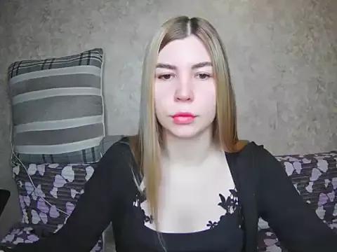 ElllaNuar from StripChat